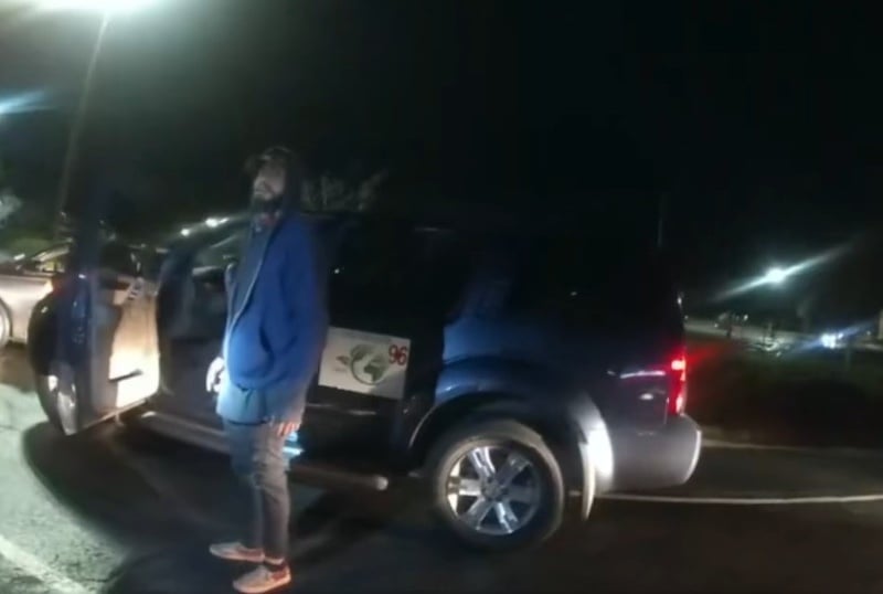 Crónica: Pareja de hispanos solicita un taxi