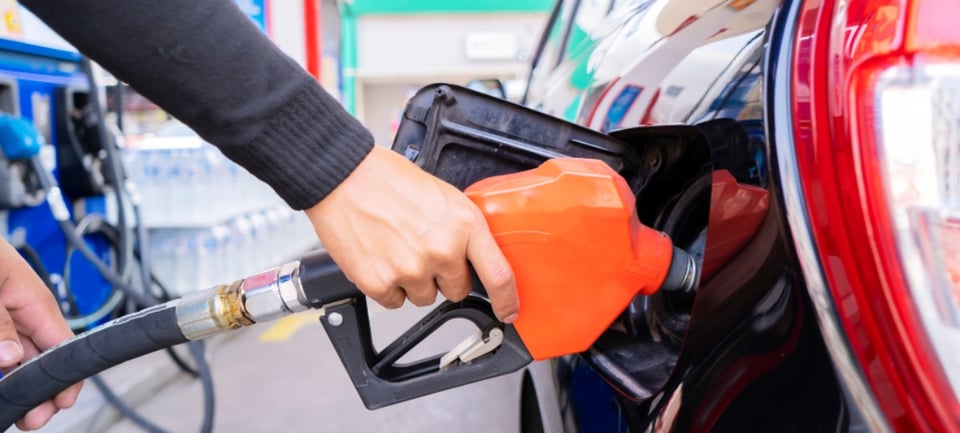 Texanos conducen hacia México para conseguir gasolina más ‘barata’