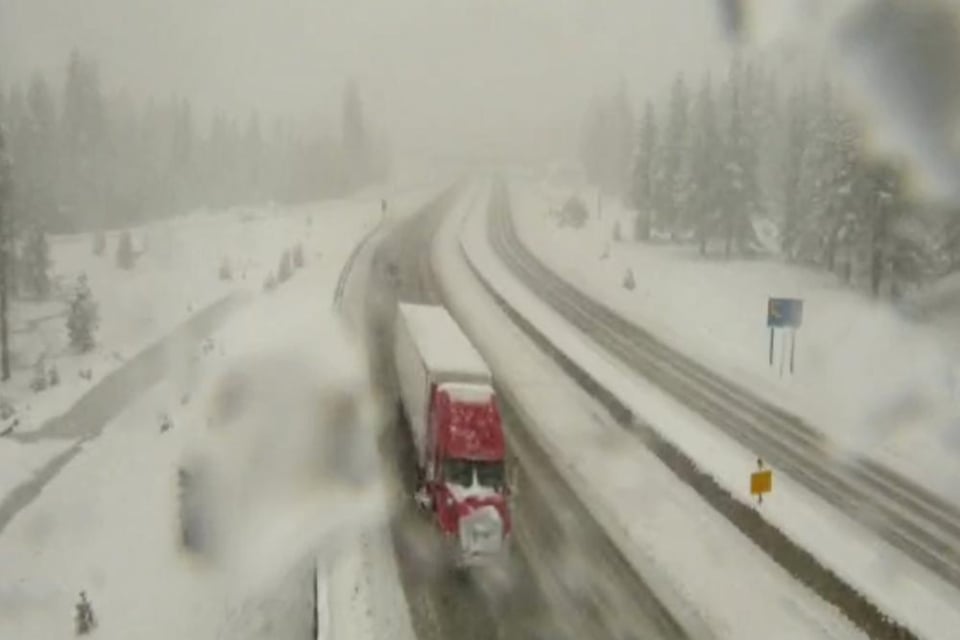 Tormenta de primavera trae fuertes nevadas y amenaza de avalanchas en California