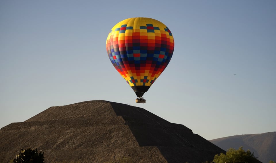 Se desploma globo aerostático en Teotihuacán y reportan la muerte de dos personas featured image
