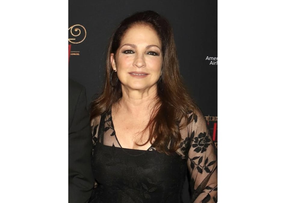 Gloria Estefan revela que fue abusada sexualmente cuando tenía nueve años featured image