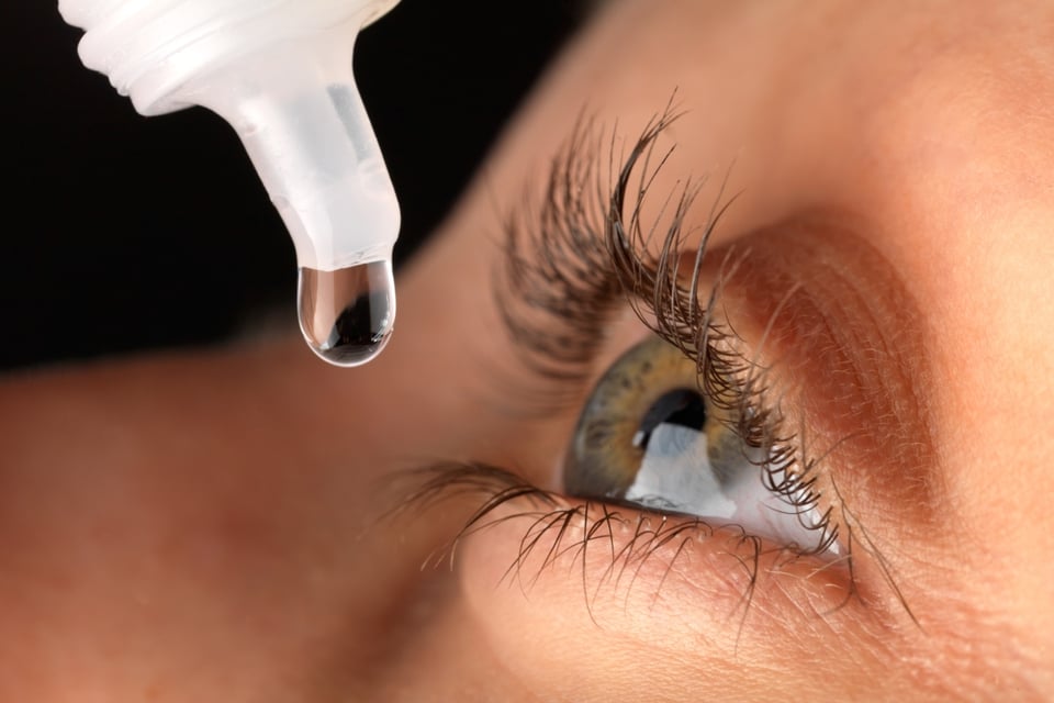 Consecuencias del uso de gotas contaminadas,Devolución de productos, Infección ocular grave, Condiciones de producto defectuoso, Análisis de la FDA