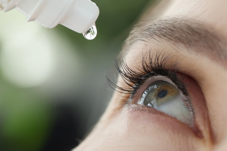 Emiten recall de gotas para los ojos por contaminación
