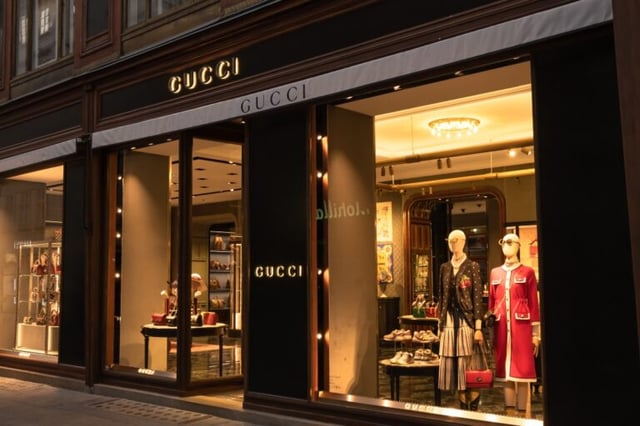 Mexicanos son discriminados en tienda Gucci