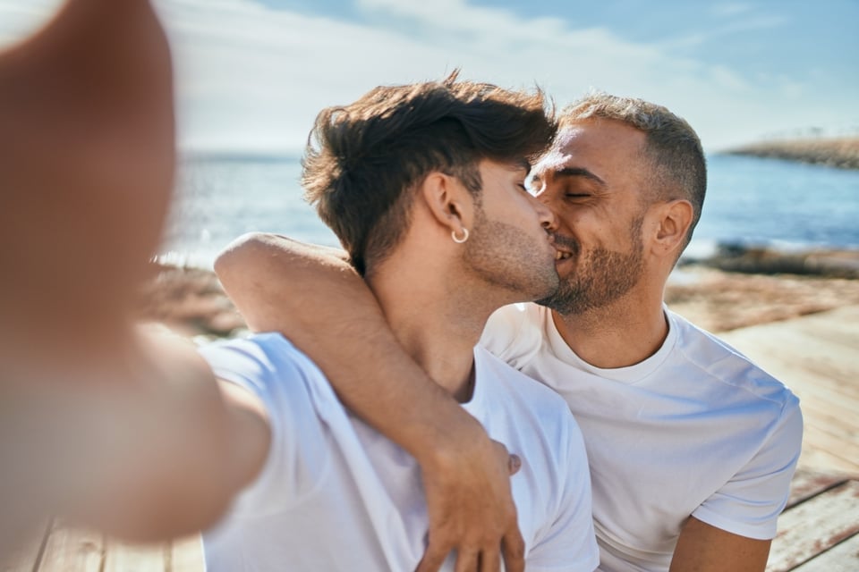 kiss, same-sex relationship, two men, love, MundoNOW