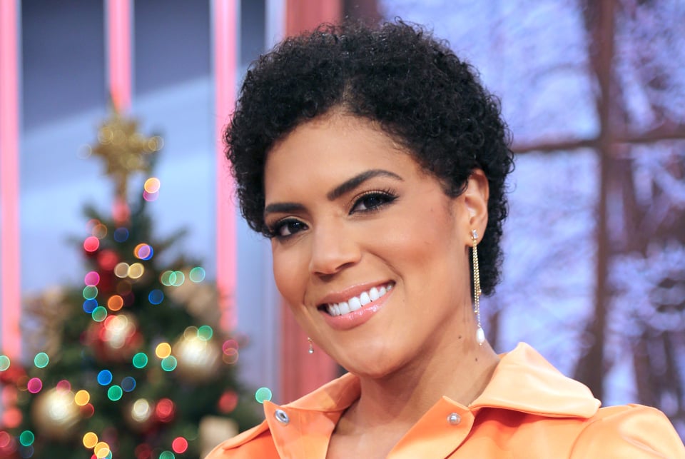 Francisca Lachapel, Árbol de Navidad, ropa naranja, cabello natural, Despierta América