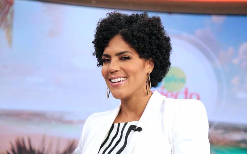 Francisca Lachapel, Look afro, Cabello corto, Sonrisa, Mujer sonriendo