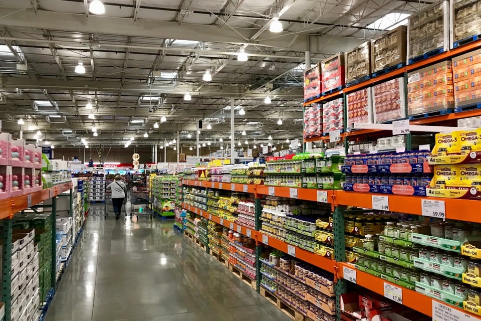Costco Thanksgiving 2023 schedule, store aisles, products, groceries, MundoNOW
