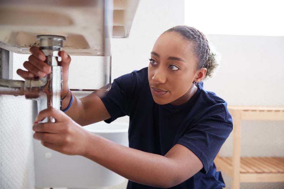 woman, home, repairs, sink, kitchen