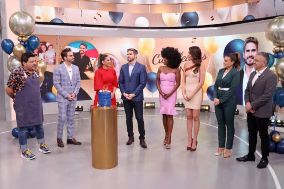 transmisión, programa matutino, mundonow, Penélope Menchaca, daniel arenas
