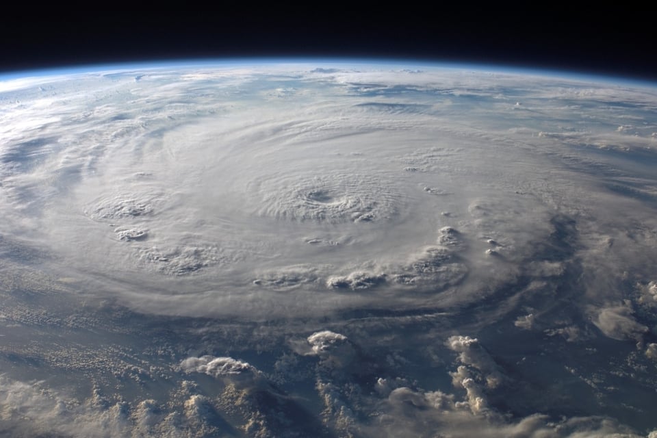 Huracán Lee amenaza con afectar Nueva Inglaterra; hay socavones e inundaciones