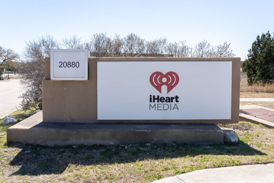 MundoNow, iHeartMedia, Óyenos Audio, iHeartPodcast, My cultura