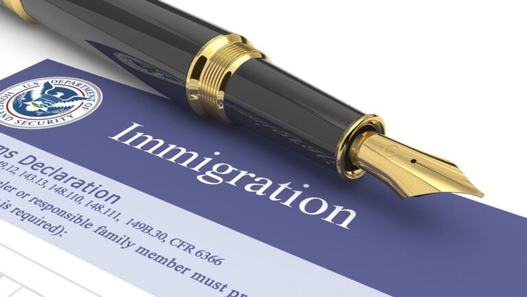 ICE moderniza proceso para pagar las finanzas de migrantes detenidos