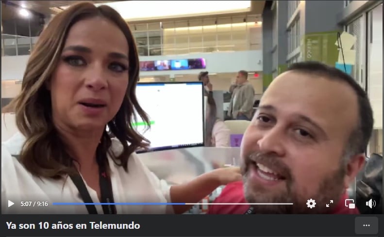 "Siempre me lleva de la mano"