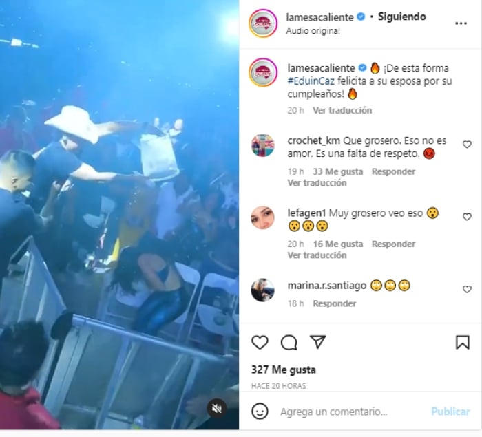 Eduin Caz baña en cerveza a su esposa