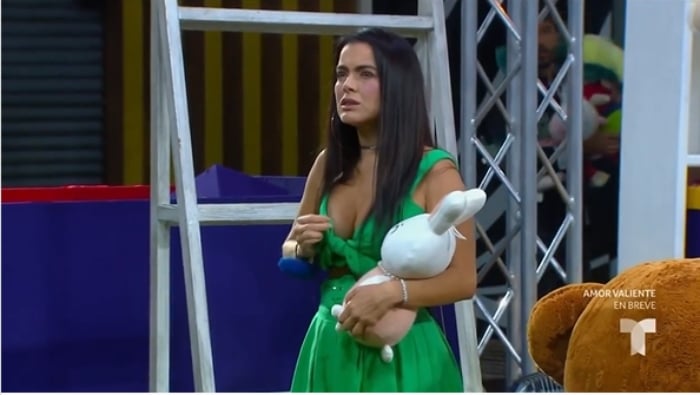 Daniella Navarro rompe en llanto