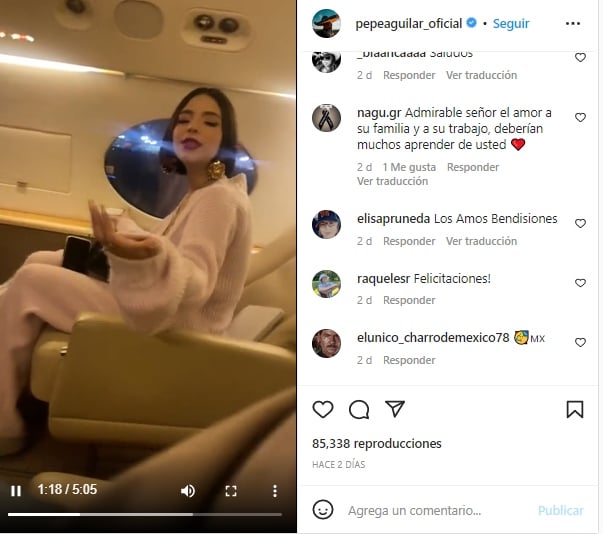 Ángela Aguilar fotos avión
