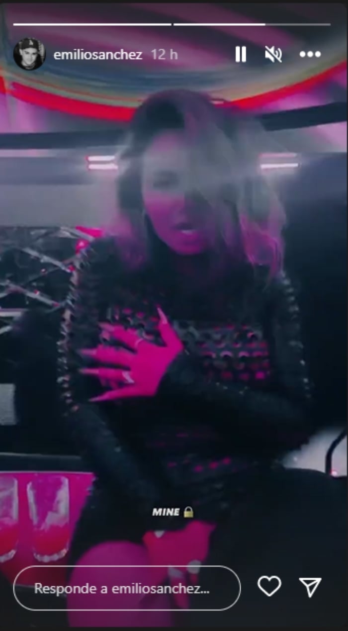 Chiquis es captada tocándose