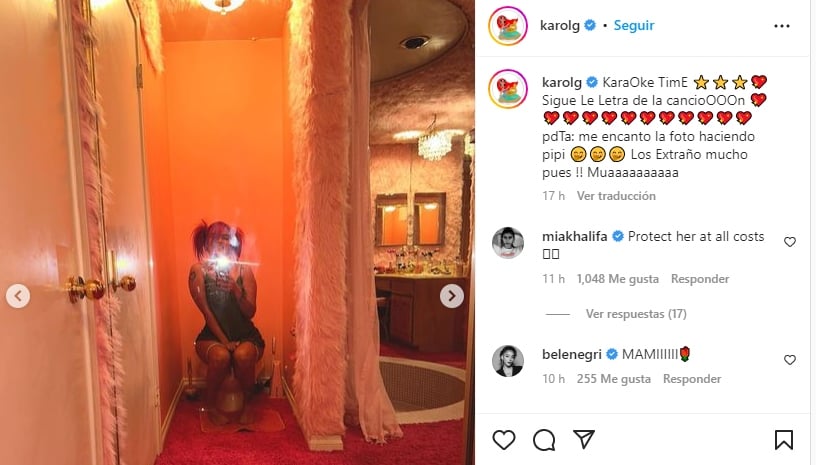 Karol G se fotografía con los pantis abajo