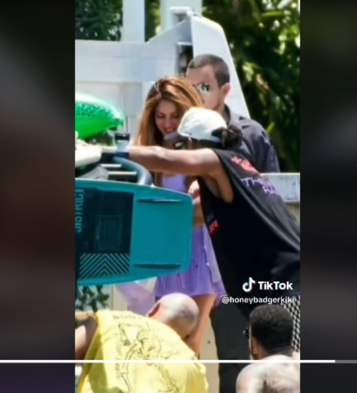 Lewis Hamilton lanza indirecta Shakira