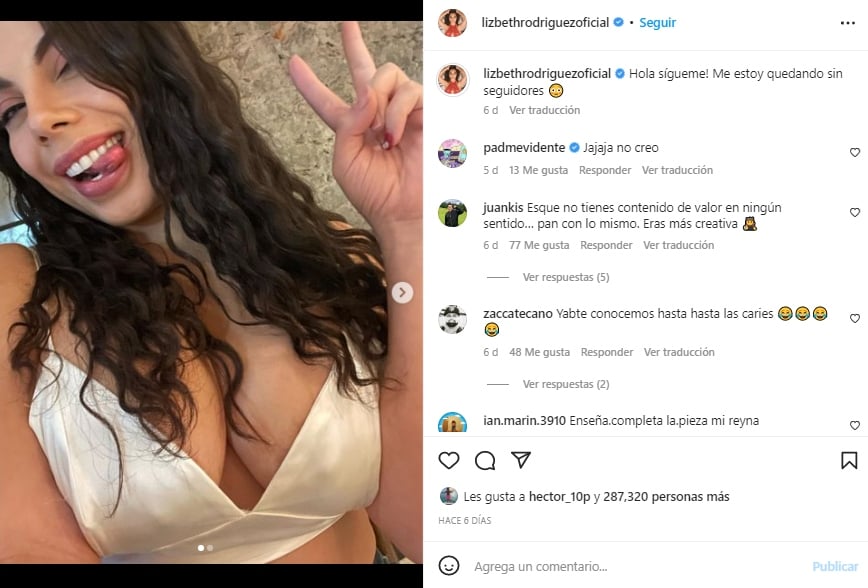 Lizbeth Rodríguez se abre la bata de baño