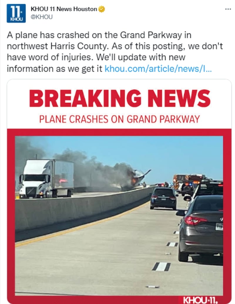 Avión se estrella en carretera de Texas