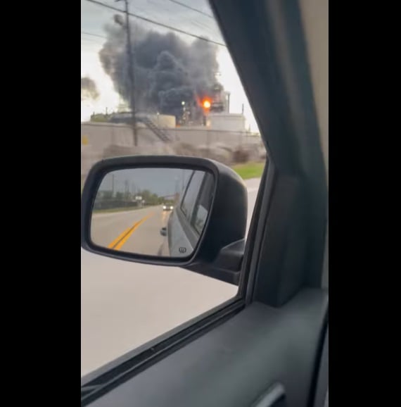 Dos muertos explosión incendio refinería EEUU