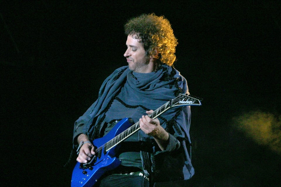 inteligencia artificial artistas resucitados, Gustavo Cerati, Peso Pluma, Ella baila sola, MundoNOW