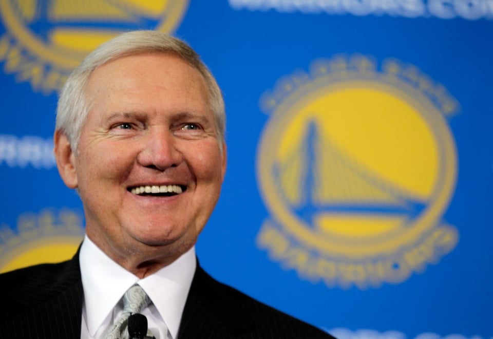 Muere Jerry West, leyenda del basquetbol e inspiración para el logo de la NBA