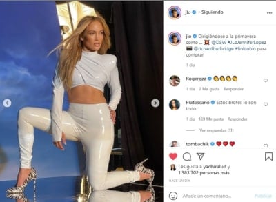 Jennifer López JLo legs spread bed 3