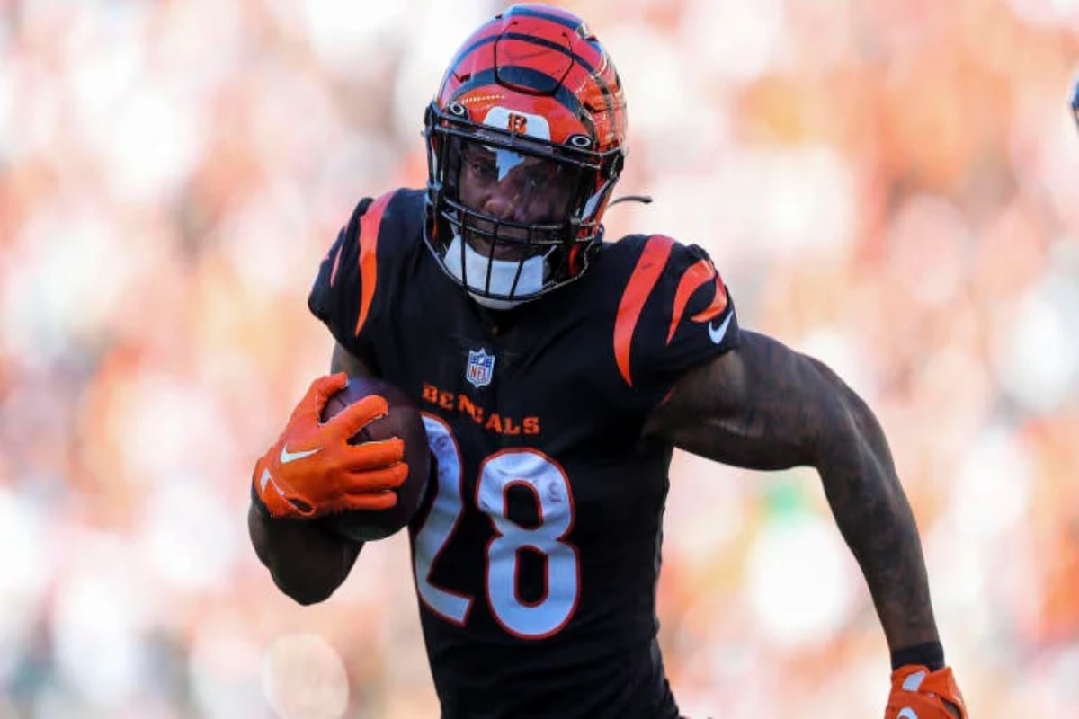 Joe Mixon de Cincinnati Bengals continua en protocolo de conmoción