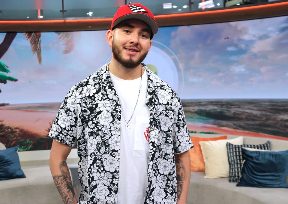 hermano menor, programa TV, hijo Jenni, Pride, MundoNOW
