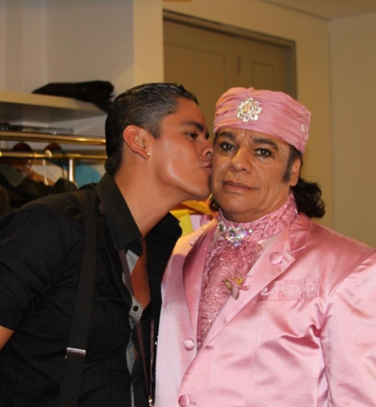 Muere el famoso diseñador de modas mexicano, Alex Peimbert