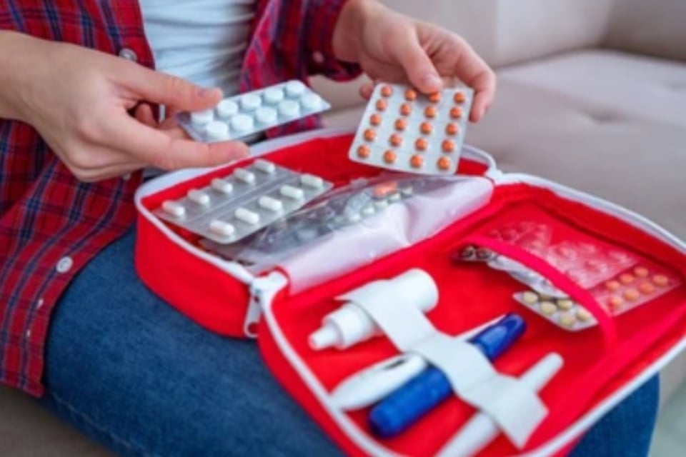 First aid kit, first aid, medications, painkillers, MundoNOW