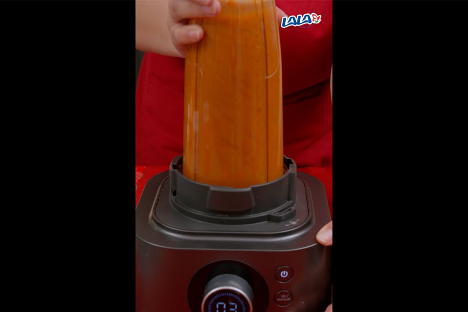 Preparing mixture, Blender, Cooking, MundoNow, Recommendation