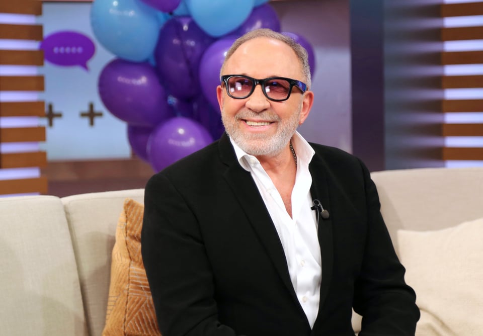 Emilio Estefan, Gafas oscuras, Traje de vestir, Camisa blanca, El Gordo y la Flaca