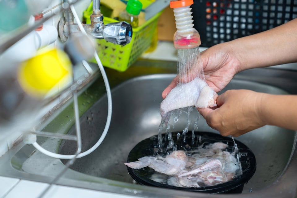 Guillain Barré chicken, campylobacter, bacteria, cross contamination, MundoNOW