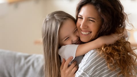 ¡Duerma plenamente! Estudio anuncia que las mamás deben dormir más horas que los hombres