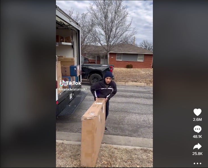 Mexican FedEx delivery girl humiliated