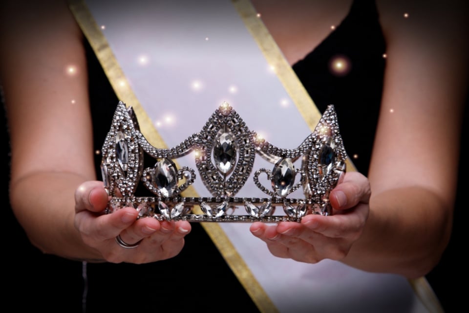 Crown, beauty pageant, catwalk, celebrities, MundoNOW