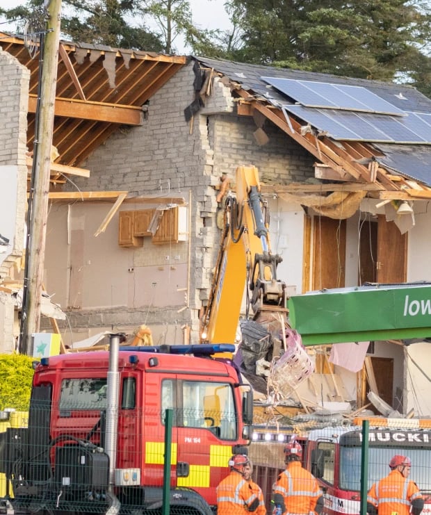 Fuerte explosión en Irlanda: Sacaron cuerpos de los escombros