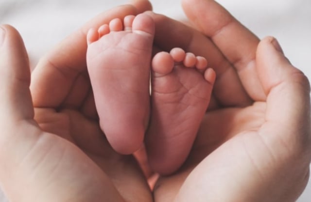 Bizarre: Baby is born with four arms and four legs