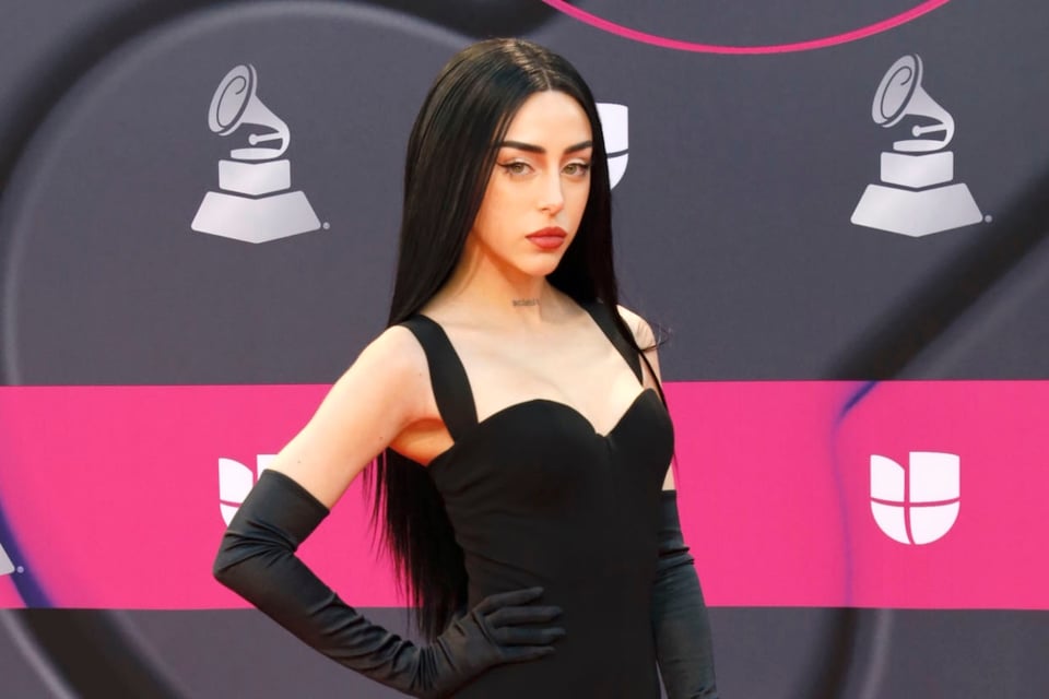 Nicki Nicole Peso Pluma, Llámame, Por las noches, Ella baila sola, MundoNOW