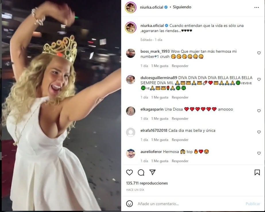 Niurka lifts her dress in the middle of the club