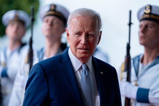 Joe Biden sigue experimentando síntomas leves de COVID-19