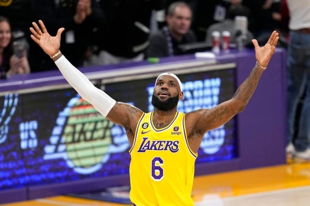 LeBron James breaks Kareem Abdul-Jabbar’s record as NBA’s top scorer (PHOTOS)