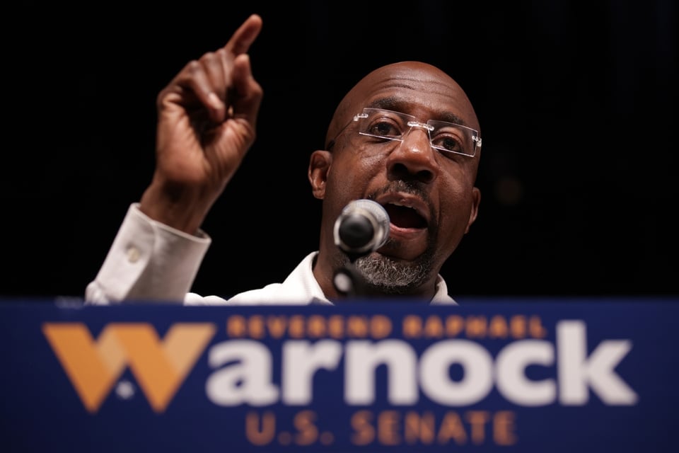 OPINIÓN: Latinos deben votar por el Pastor Raphael Warnock para el Senado, por el bien de sus familias, de los negocios y de la salud