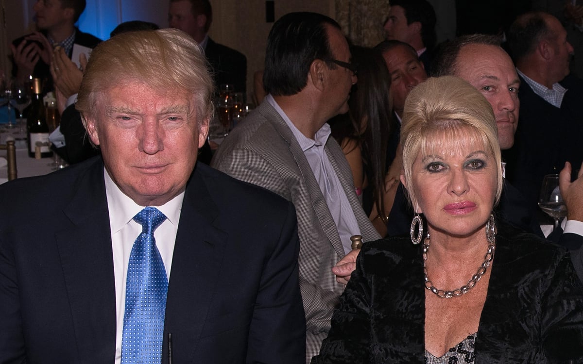 Donald Trump al lado de Ivana Trump