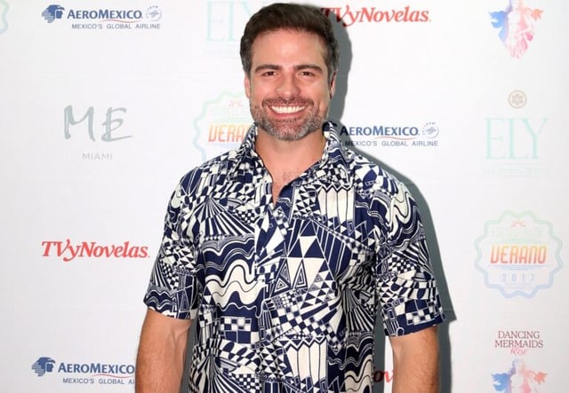 Roberto Manrique: El actor gay que se ganó el corazón del mundo