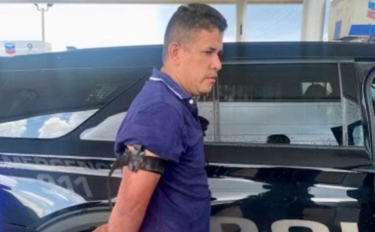 Hispano mata a puñaladas a su expareja y su novio